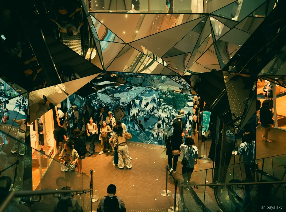 Shibuya Sky Abendtour, Boutiquen in der Cat Street