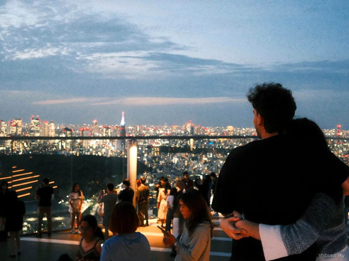 Passeio Shibuya Sky de vida noturna, rua Center Gai