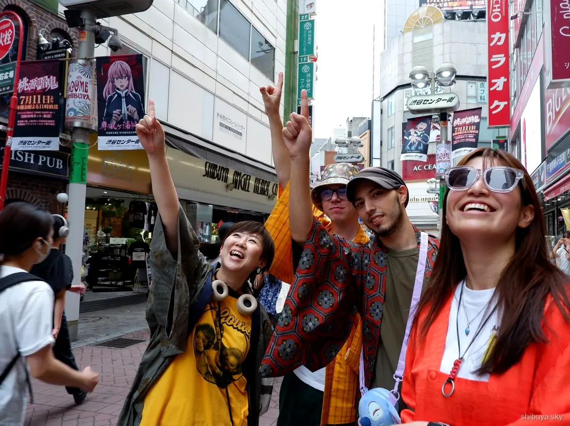 Passeio noturno Shibuya Sky de yukata, visitantes de yukata