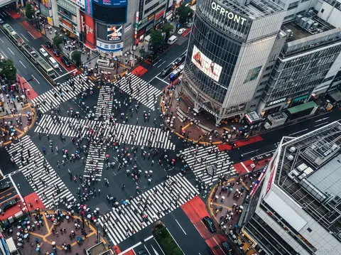 Geführte Shibuya Sky Tour, Gruppe an der Scramble Crossing