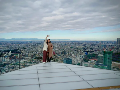 Shibuya Sky Ticket Tour, Straßenszene im Bereich Hachiko
