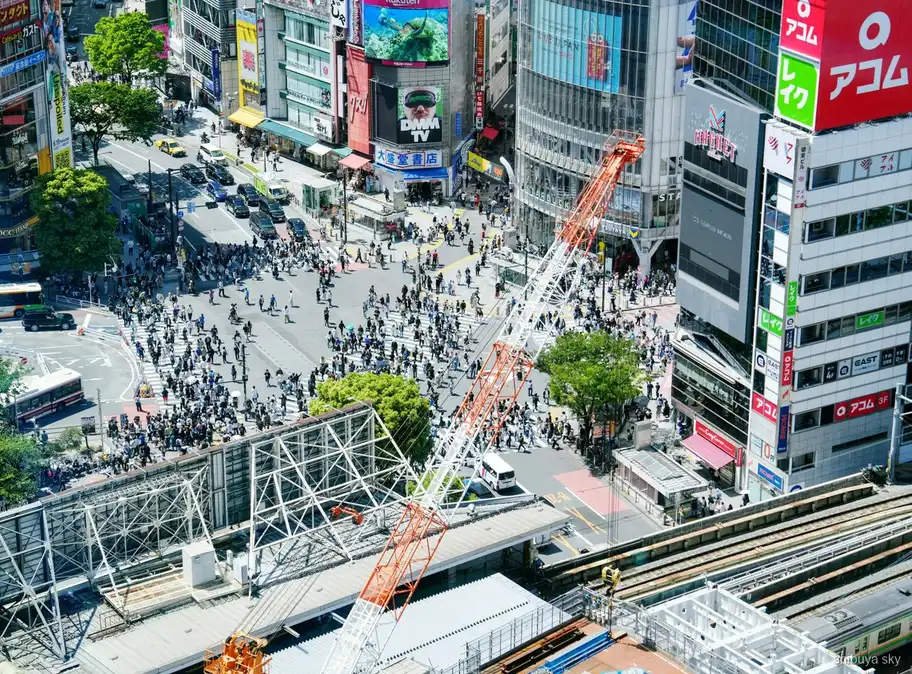 Shibuya Sky pop kültür turu, Center Gai dükkanları