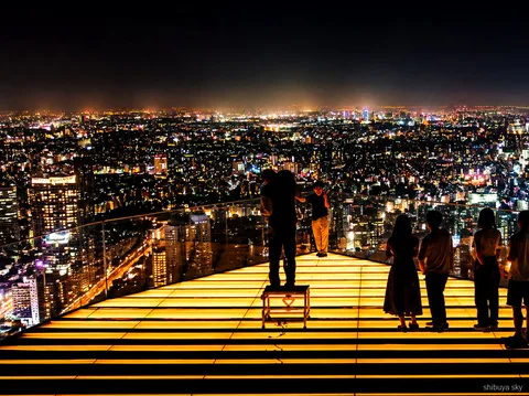 Shibuya Sky turu, terasından şehir silueti