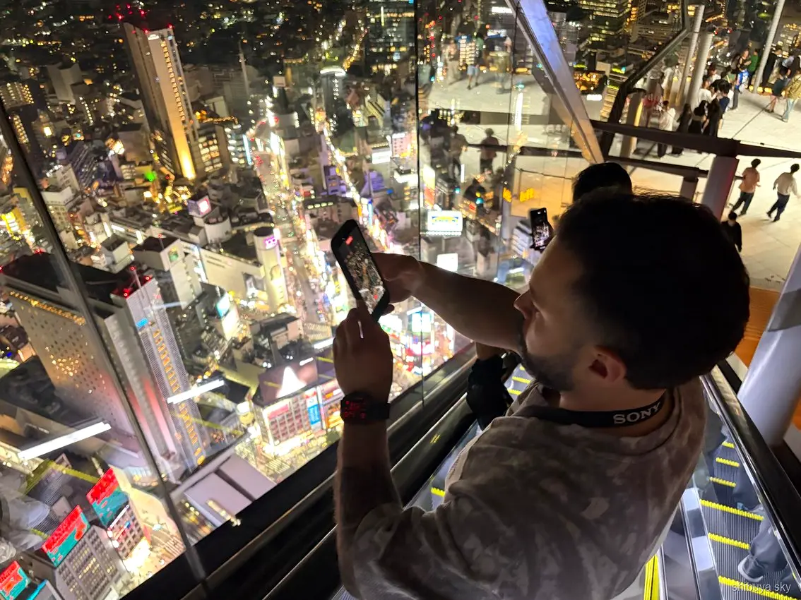 Shibuya Sky Tour, Stadtlichter von der Aussichtsplattform
