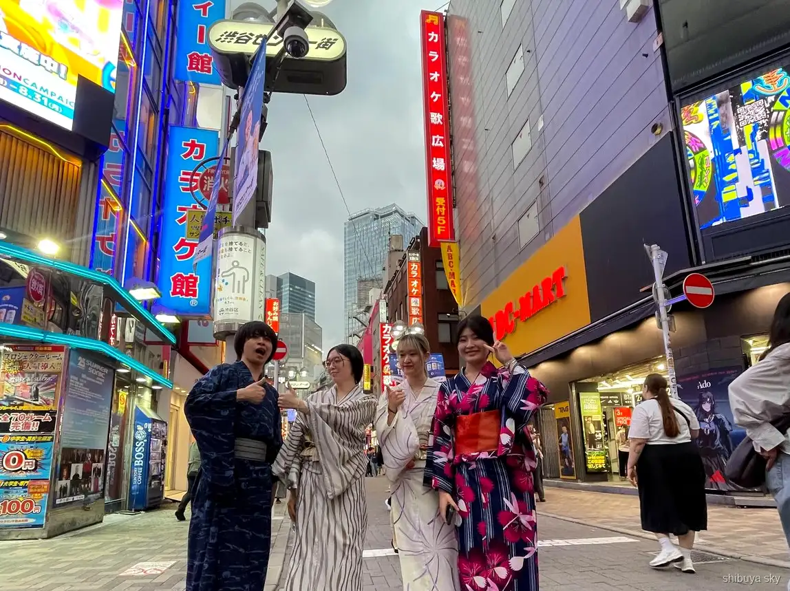 Shibuya Sky Yukata Tour, Nachtblick von der Plattform