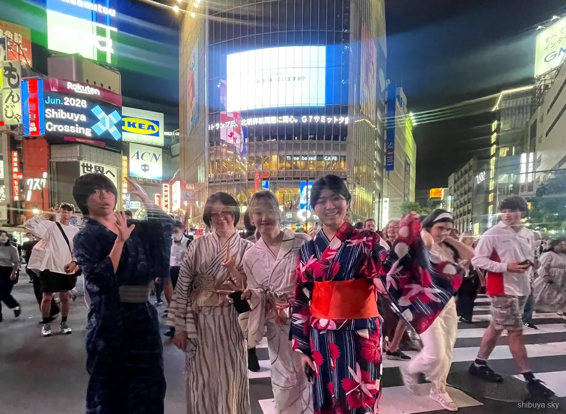 Shibuya Sky night tour in yukata, photo stop