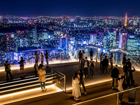 Tour notturno Shibuya Sky, Tokyo illuminata vista dalla terrazza panoramica