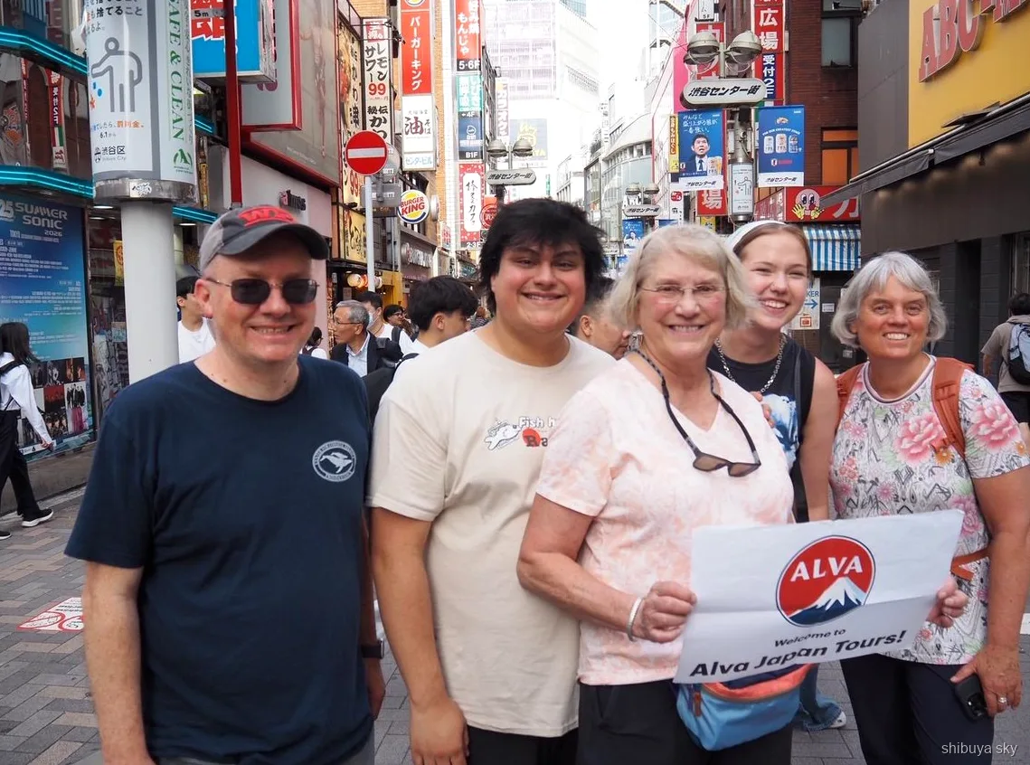 Visite culture pop Shibuya Sky, guide et visiteurs dans Shibuya