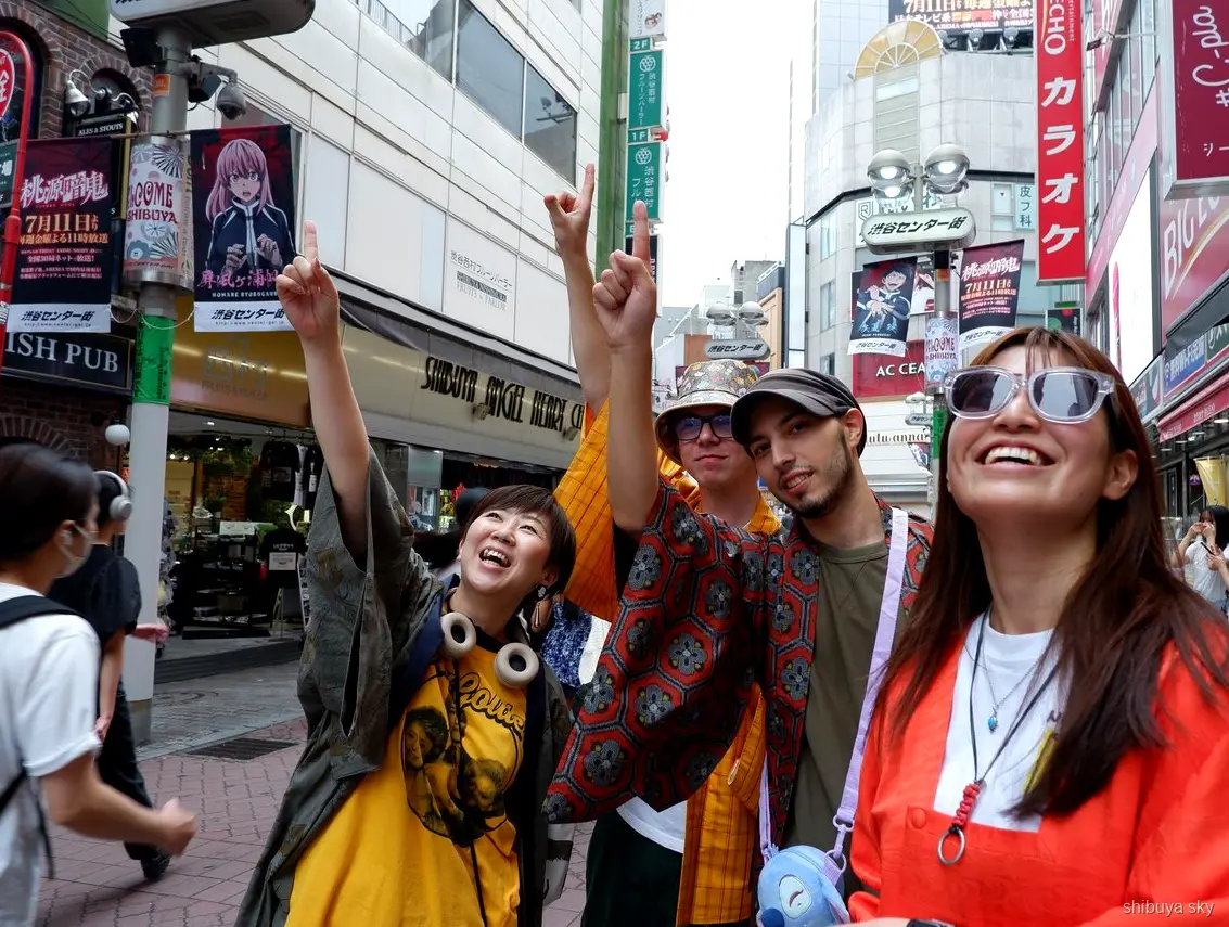 Visite de nuit en yukata à Shibuya Sky, participants en yukata